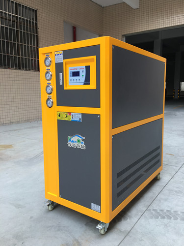 注塑行業(yè)冷水機選型方法